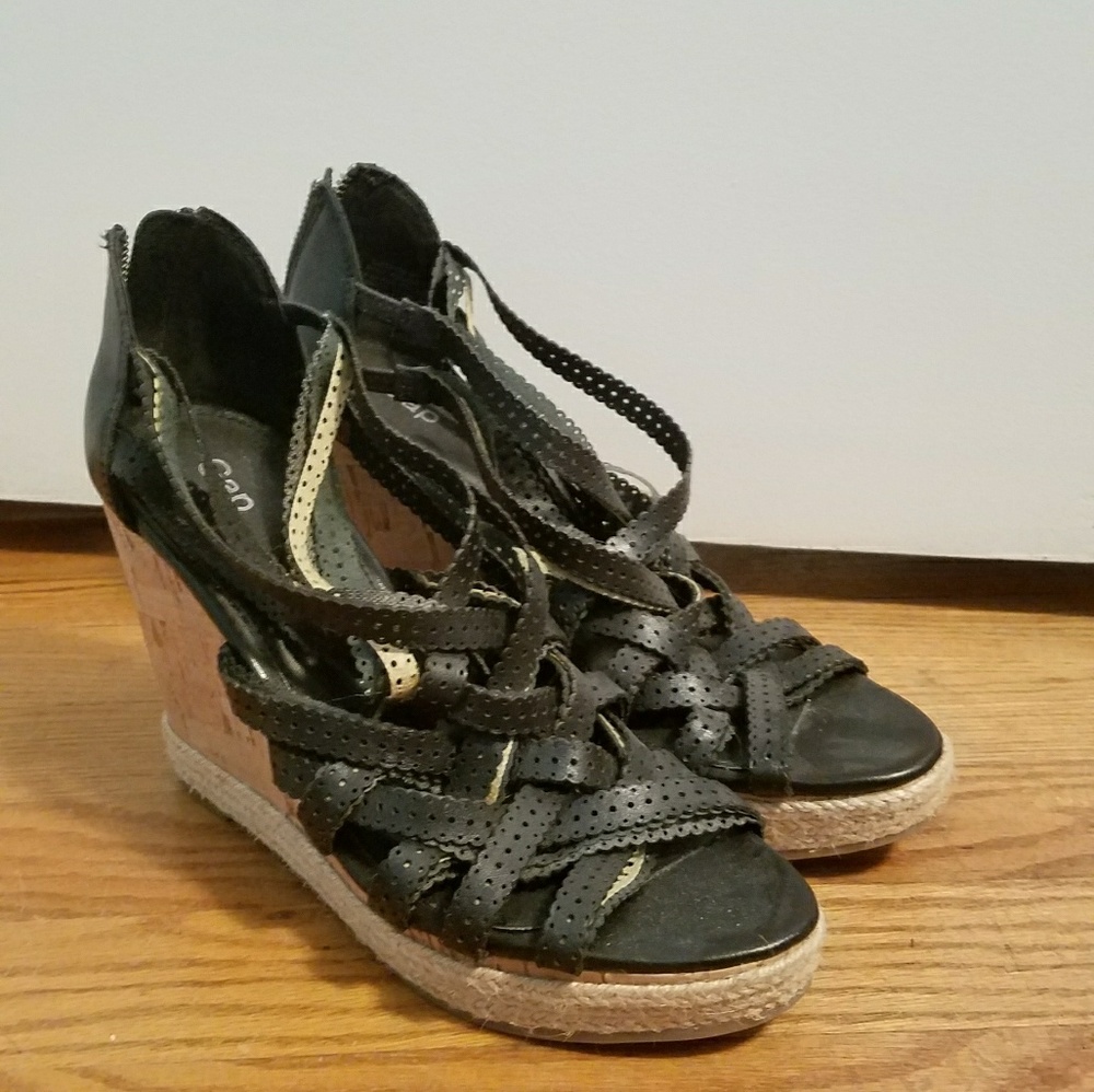 Black Wedges